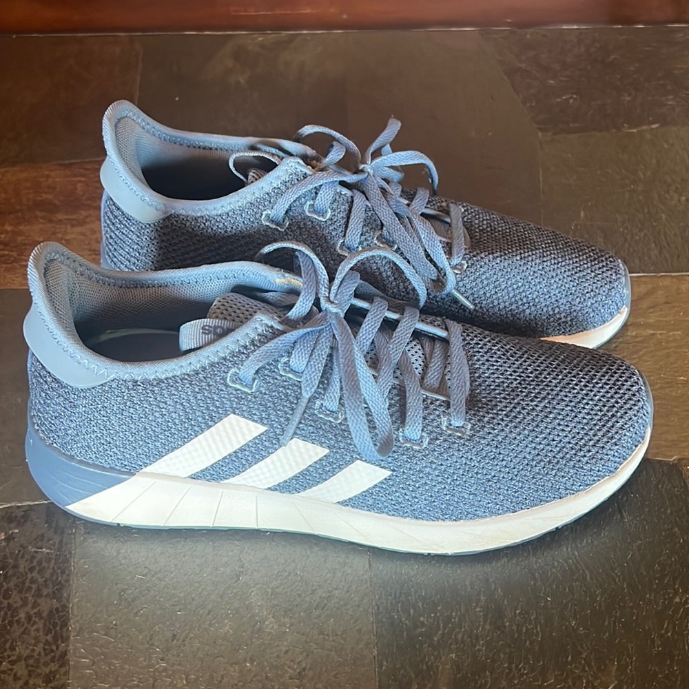 Blue Adidas tennis shoes size 7.5